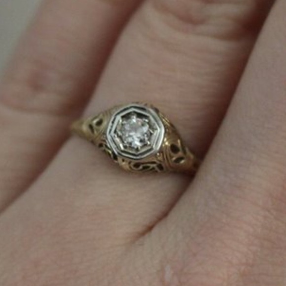 Vintage Jewelry - Art Deco Vintage Diamond Ring